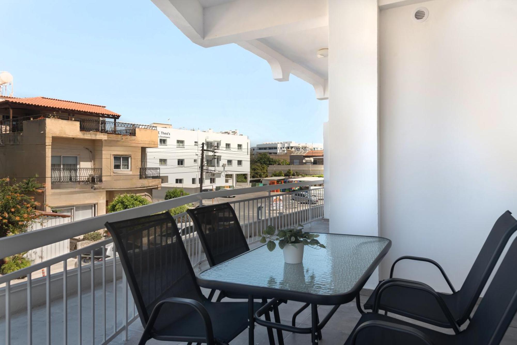 Phaedrus Living City Breeze Residences Finesse Larnaca Esterno foto